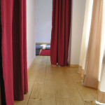 L'accesso alla sala di pratica del Centro Yoga Shakti a Milano, in zona Navigli - Ticinese